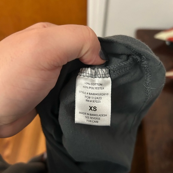 REBELLIOUS ONE ROSE GRAPHIC TEE - Picture 6 of 6